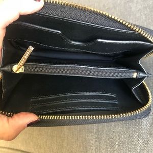 Tory Burch Bags - Tory Burch Black Wallet Tory Burch Bags - Tory Burch Black Wallet